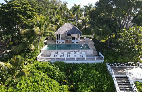 Dunmore Town Cottage | HARBOUR VIEW - Bayfront Bliss! Luxury escape, sunset views! Full Property Rental