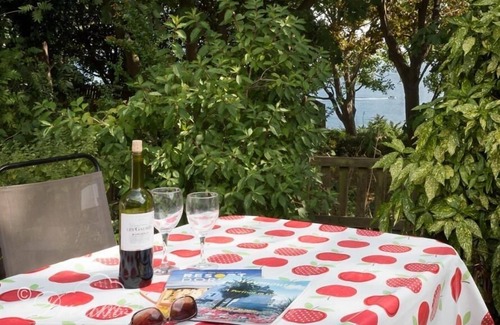 Weymouth Cottage | Family-Friendly Harbour View Bungalow with Oceanfront Garden