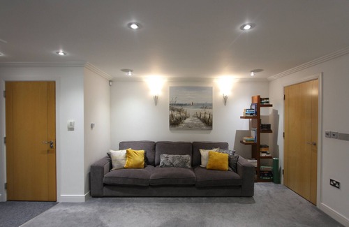 Poole House | Harbour View Townhouse with Breathtaking Ocean Views