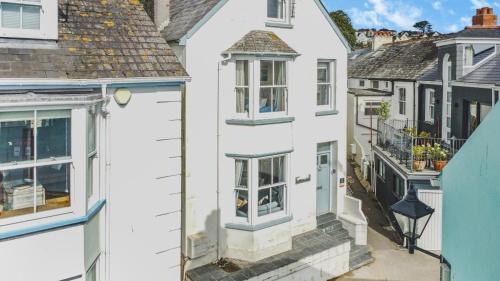 Fowey House | Experience Comfort at Harbour View House - Child Friendly Stay
