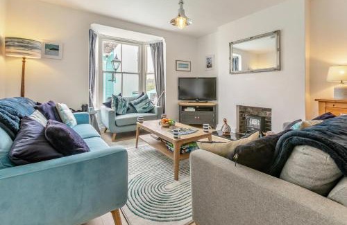 Fowey House | Experience Comfort at Harbour View House - Child Friendly Stay