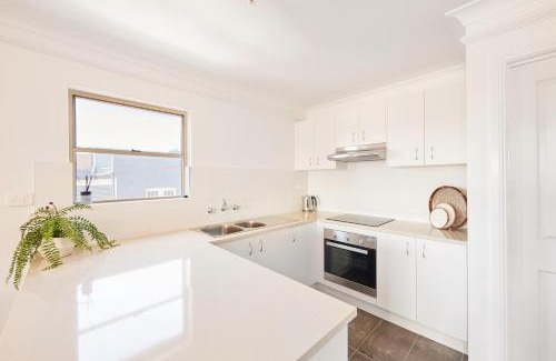 Balmain Apartment | Inviting Harbour View 2-Bedroom Residence for Families
