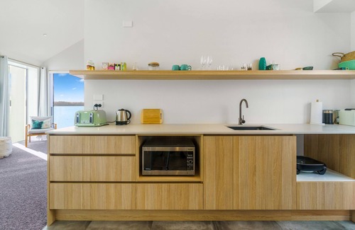 Auckland House | Child-Friendly Harbour View - Top-Rated Westmere Apartment
