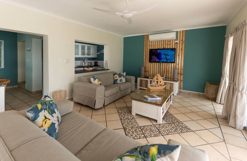 Mountainside Apartment | Harbour Views: Breathtaking Ocean Vistas Await You
