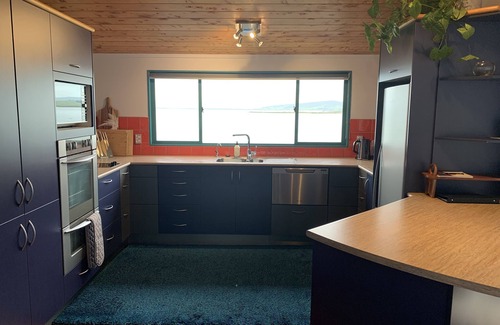 Onerahi Apartment | Harbour View Apartment with Pool and Spa - Rated 10/10