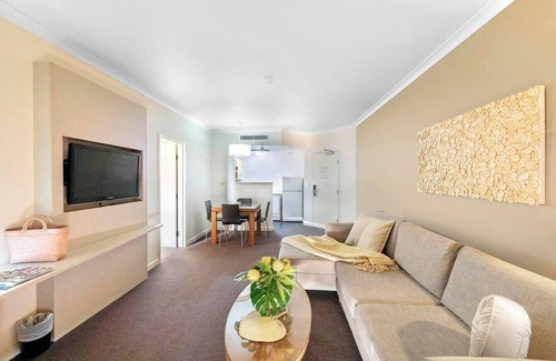 Darwin City Centre Apartment | Escape to Harbourfront Darwin: Pool & Scenic Sea Views