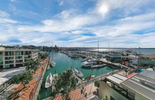 Auckland Central Business District Apartment | Harbourfront Elegance with Carpark