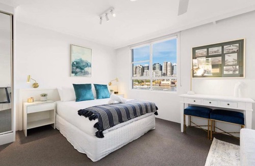 McMahons Point Apartment | Harbourside #15: Relax by the Pool at a 4-Star Retreat