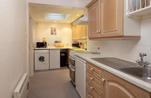 Looe Apartment | Harbourside Apartment: Central Looe Getaway Awaits You