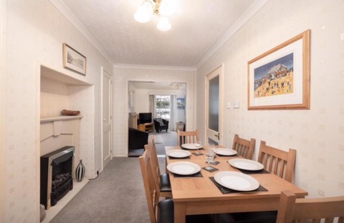 Looe Apartment | Harbourside Apartment: Central Looe Getaway Awaits You
