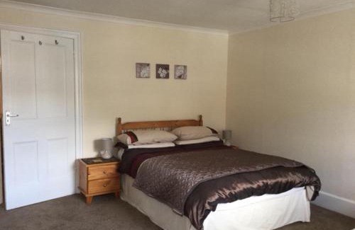 Looe Apartment | Harbourside Apartment: Central Looe Getaway Awaits You