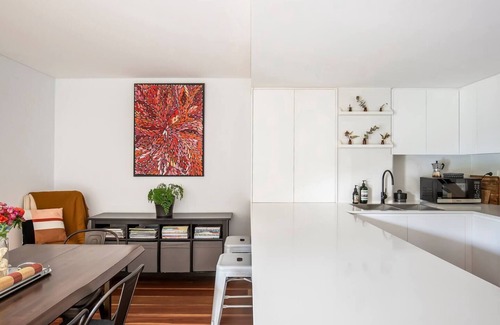 Woolloomooloo Apartment | Harbourside at Woolloomooloo: Relax with Balcony Views