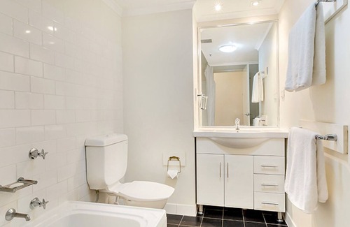 Pyrmont Apartment | Harbourside Comfort with Pool, Kitchen & Family-Friendly Perks