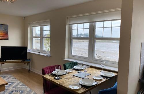 Garlieston Apartment | Harbourside: 4-Star Excellence with Family & Pet-Friendly Amenities