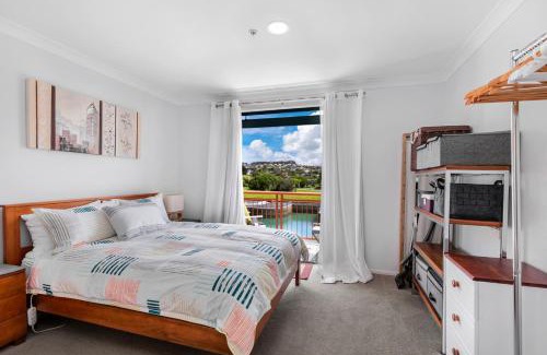 Gulf Harbour Apartment | Cozy Harbourside Haven - Family-Friendly Studio Retreat