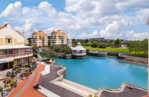 Gulf Harbour Apartment | Cozy Harbourside Haven - Family-Friendly Studio Retreat