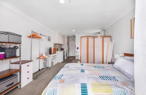 Gulf Harbour Apartment | Cozy Harbourside Haven - Family-Friendly Studio Retreat