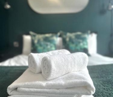 Canon's Marsh Apartment | Harbourside Hideaway - Family-Friendly Flat with Terrace