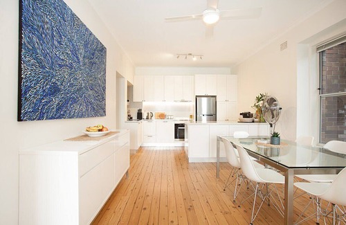 McMahons Point Apartment | Stylish Harbourside Apartment with Family-Friendly Amenities