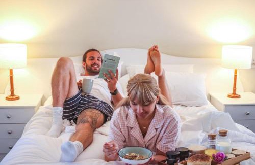 Bermagui Hotel | Oceanfront Harbourview House with Hot Tub & Pet-Friendly Stays