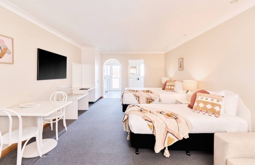 Bermagui Hotel | Eco-Friendly Harbourview House: Rated 9.4 for Family Comfort