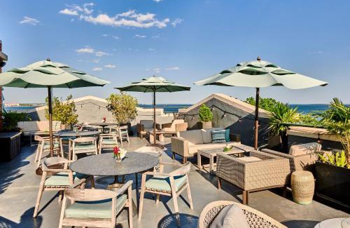 French Quarter Hotel | Harbourview Inn: 4-Star Stay with Family-Friendly Amenities