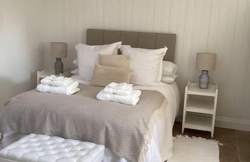 Winterbourne House | Child-Friendly Harcombe Barn: Guest Rated 9.8 Near Bristol