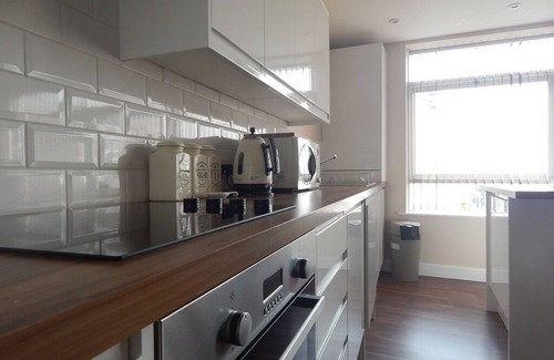 Scarborough City Centre Apartment | Seaview Retreat at Harcourt Place - Sleeps 8, Rated 9.8