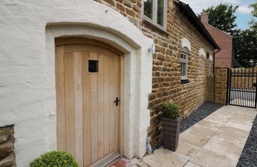 East Norton House | Experience Hard Day's Night: Pet-Friendly 4-Star Retreat