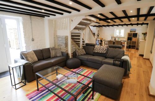 East Norton House | Experience Hard Day's Night: Pet-Friendly 4-Star Retreat