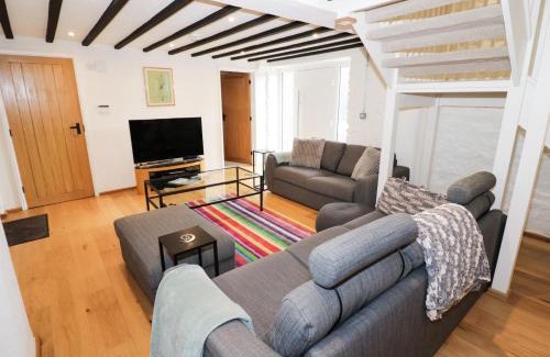 East Norton House | Experience Hard Day's Night: Pet-Friendly 4-Star Retreat