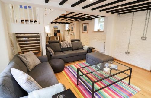 East Norton House | Experience Hard Day's Night: Pet-Friendly 4-Star Retreat