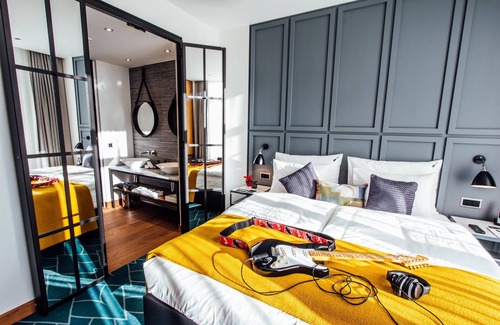 Davos-Platz Hotel | Discover Hard Rock Hotel Davos: Family-Friendly Retreat