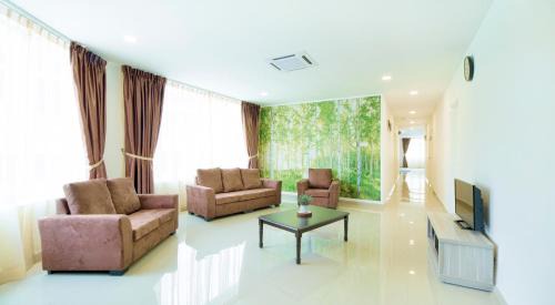 Mersing House | Experience Hard Rock VIP Guest House - 4-Star Family Escape