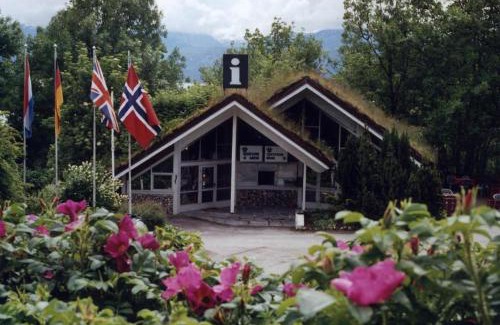Kvam Ski Chalet | Pet-Friendly Getaway at Hardanger Feriesenter Sjusete
