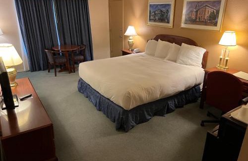 Carson City Hotel | Welcoming Hardman House: Ideal for Families and Access Needs