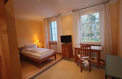 Bad Homburg v.d. Hoehe Hotel | Discover Hardtwald Hotel: Pet-Friendly & Family-Oriented Stay
