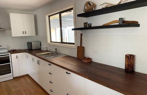 Minlacowie House | Hardwicke Hideaway: Pet and Child-Friendly Retreat
