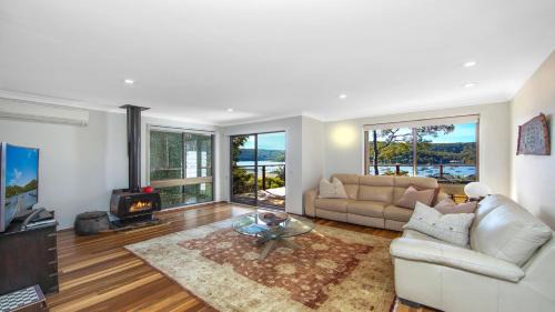 Hardys Bay House | Discover Hardys Bay Haven: Scenic Views & Family-Friendly
