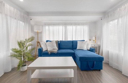 Pointe-du-Chene Cottage | Inviting Hardy’s Parlee Beach Suite with Spa and Hot Tub