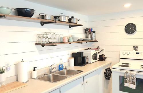 Pointe-du-Chene Cottage | Inviting Hardy’s Parlee Beach Suite with Spa and Hot Tub