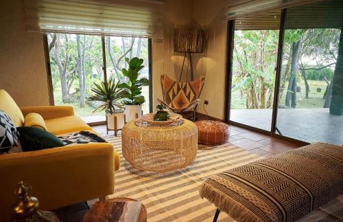 Hanga Roa House | Hare Paoa Lodge: Pet-Friendly Retreat with Hot Tub Bliss