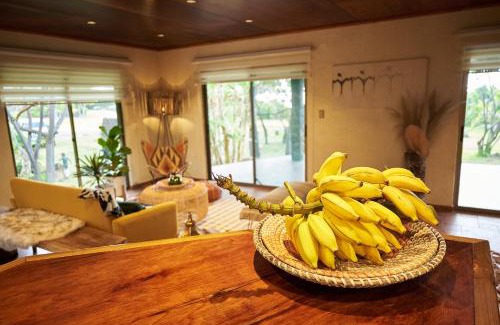 Hanga Roa House | Hare Paoa Lodge: Pet-Friendly Retreat with Hot Tub Bliss