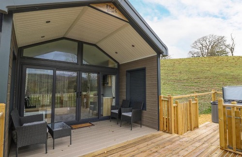 Llandrindod Wells House | Experience Comfort at Hares Rest - Guest Rated 9.8/10