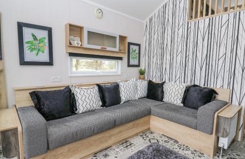 Llandrindod Wells House | Experience Comfort at Hares Rest - Guest Rated 9.8/10