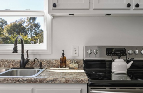 Franklin House | Hargrove House - Dreamy Retreat with Family-Friendly Amenities