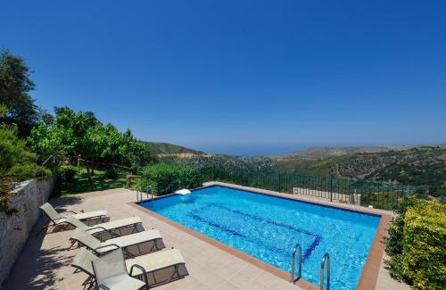Rethymno Villa | Harkia Villas: Pet-Friendly Retreat with Ocean Views