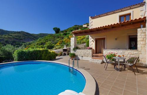 Rethymno Villa | Harkia Villas: Pet-Friendly Retreat with Ocean Views
