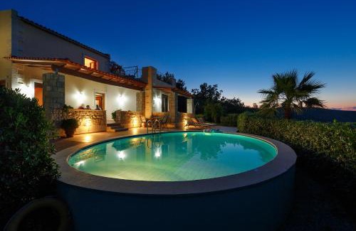 Rethymno Villa | Harkia Villas: Pet-Friendly Retreat with Ocean Views