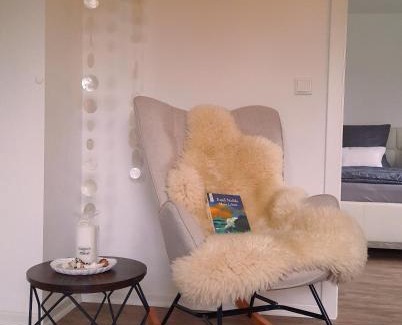 Klixbull Apartment | Discover Harksen Hüs: Family-Friendly with Hot Tub Access